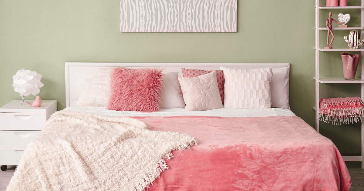 pink-Barbie-inspired-bedroom-set